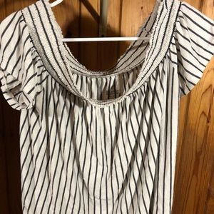 Off the shoulder American Eagle top not wore very often.